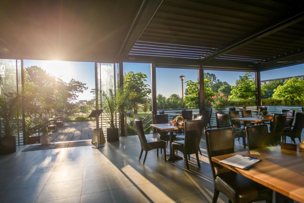 Hotel Tomis مامايا المظهر الخارجي الصورة