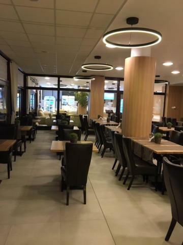 Hotel Tomis مامايا المظهر الخارجي الصورة